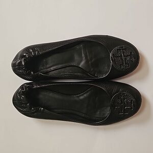 *FLAWED tory burch reva flats *read* black size 7.